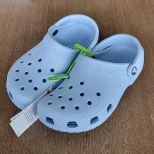 BNWT Crocs Light Blue - Unisex Sz 6 Women / 4 Men